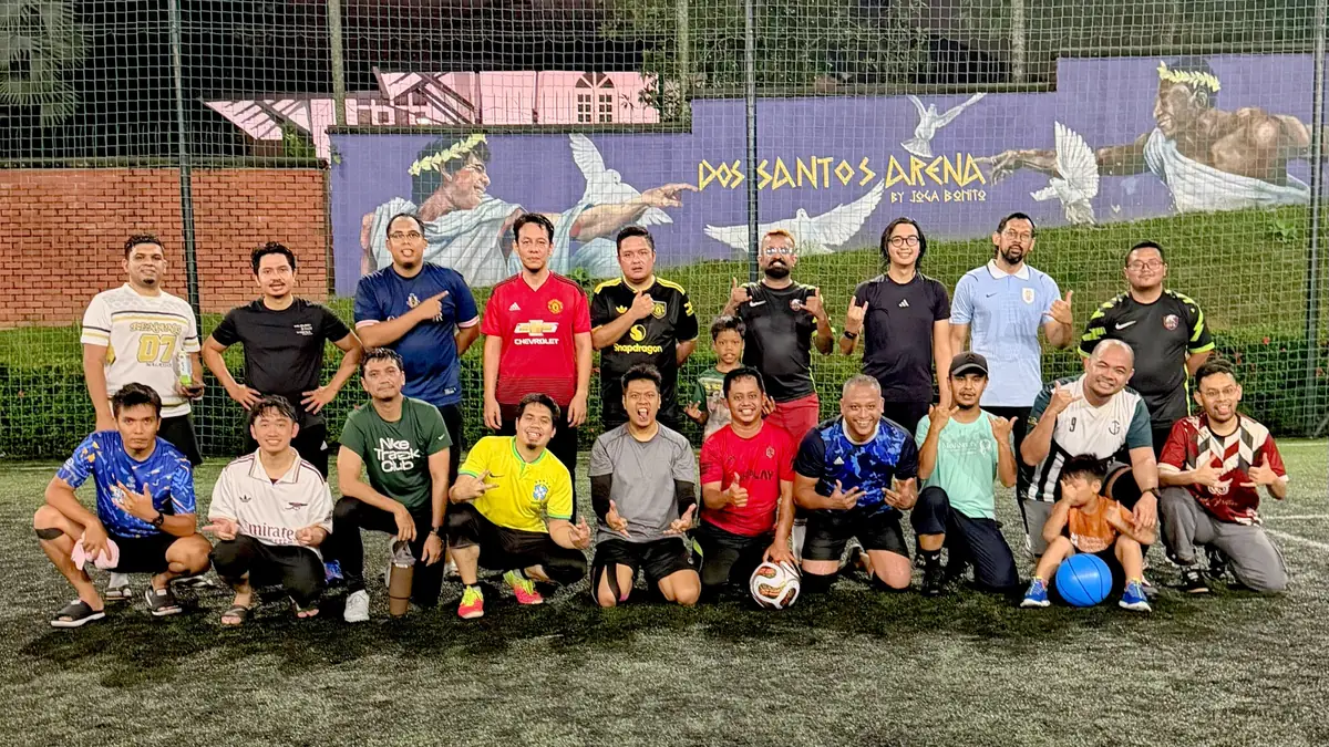 The k!ck-off crew at Dos Santos Arena